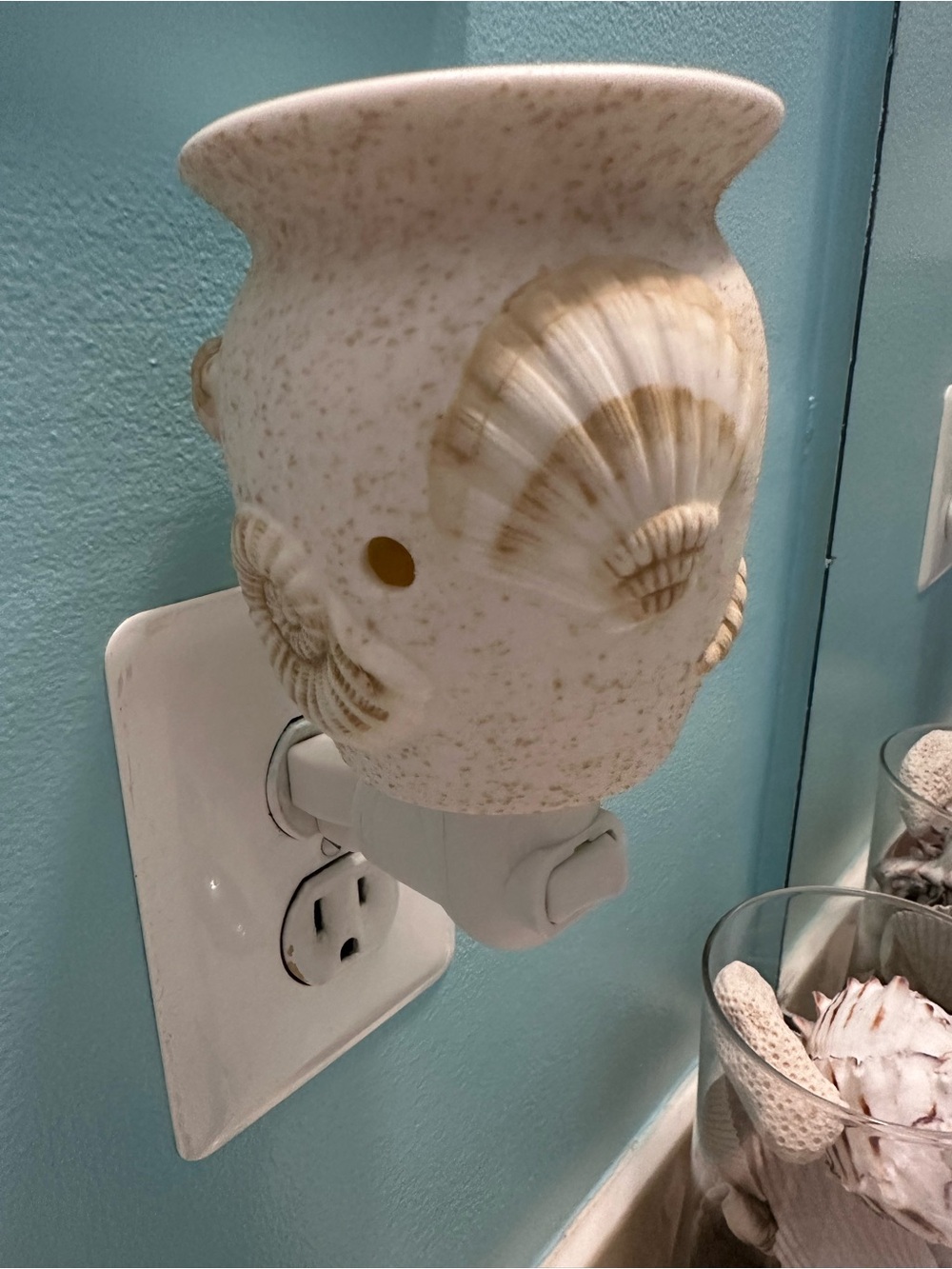 Scentsy warmer wax melter Seashell Ceramic Night Light Plug-In - Picture 2 of 4